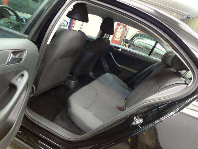 2011 Volkswagen Jetta 4dr Sedan 6A